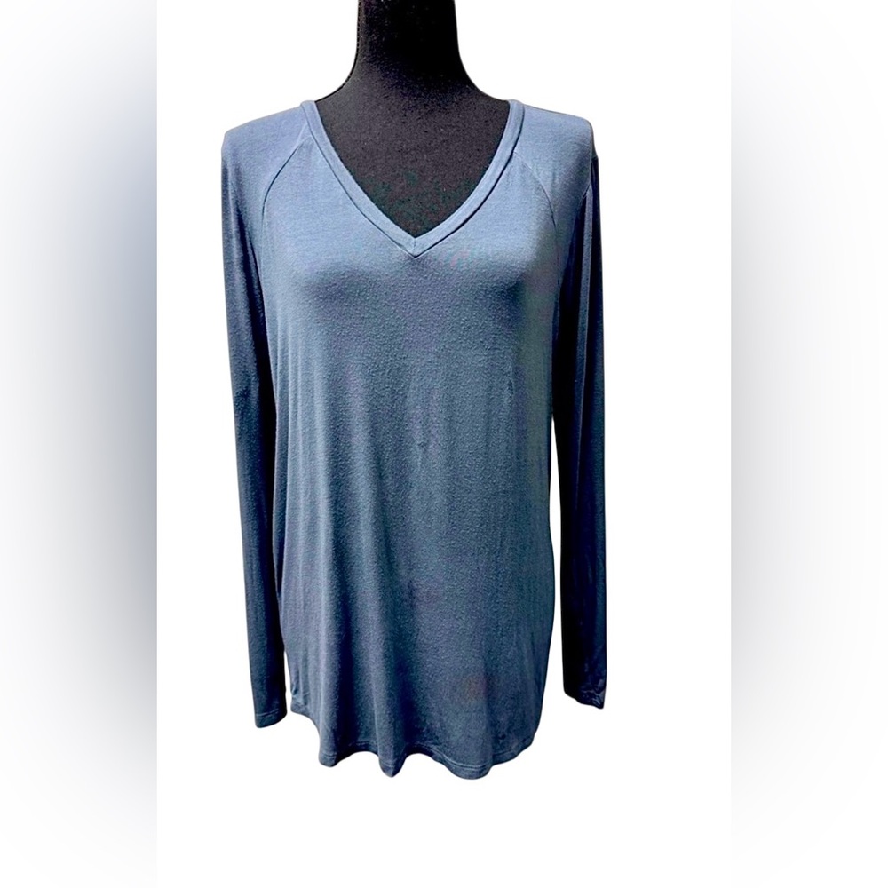 Emma’s Closet Dusty Blue Minimalist V-Neck Top Size M Casual Comfort